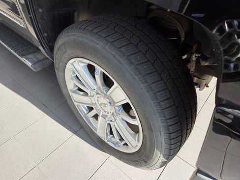 Used 2018 Chevrolet Silverado 1500 High Country image 4