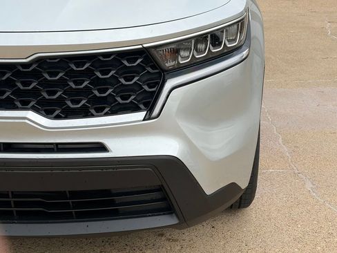 Used 2021 Kia Sorento LX image 14