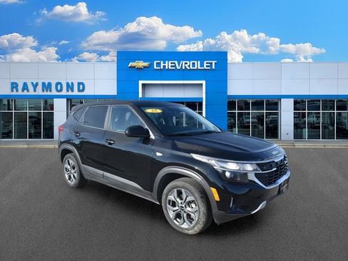 Certified 2025 Kia Seltos LX AWD/4WD image 1