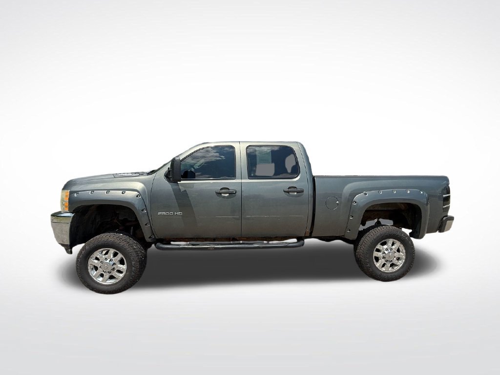 Used 2011 Chevrolet Silverado 2500 LT w/ Interior Plus Package AWD/4WD image 3