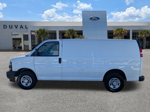 Used 2023 Chevrolet Express 2500 WORK VAN w/ Driver Convenience Package image 7
