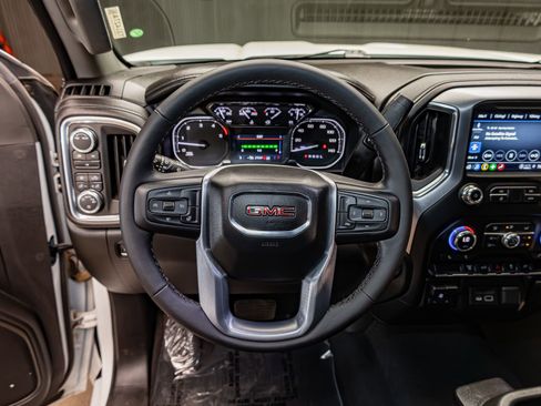 Used 2022 GMC Sierra 3500 SLE w/ SLE Convenience Package AWD/4WD image 15
