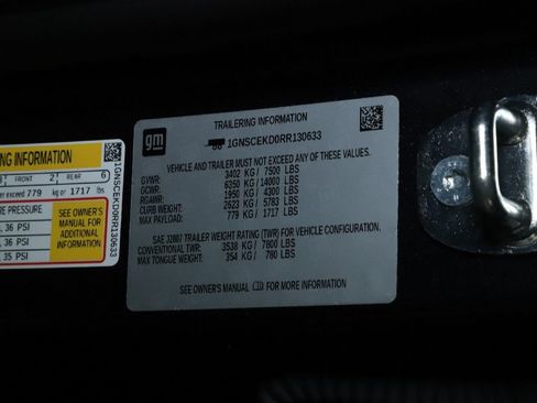 Used 2024 Chevrolet Suburban RST RWD image 21