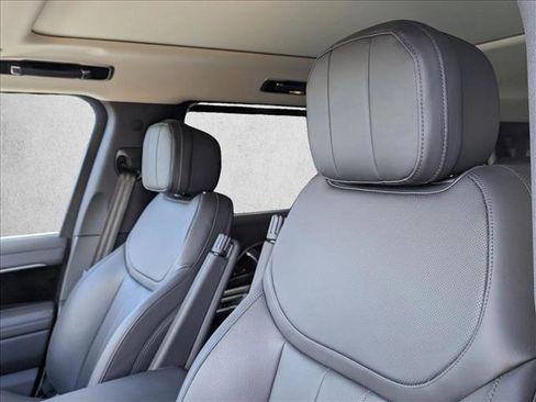 Used 2025 Land Rover Range Rover Long Wheelbase SE image 14