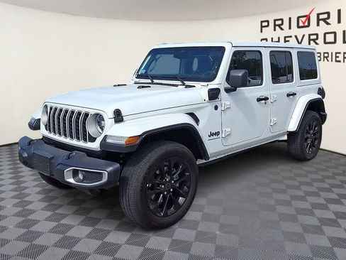 Used 2025 Jeep Wrangler Unlimited Sahara w/ Safety Group AWD/4WD image 4