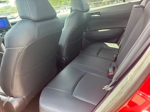 Used 2025 Toyota Corolla Cross XLE FWD image 11