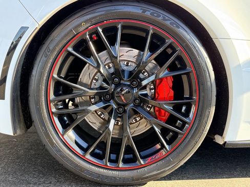 Used 2016 Chevrolet Corvette Z06 w/ 3LZ Preferred Equipment Group image 19