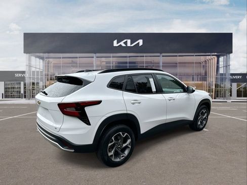 Used 2024 Chevrolet Trax LT image 8