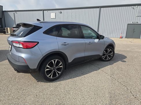 Used 2022 Ford Escape SE w/ SE Sport Appearance Package image 9