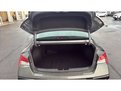 Used 2025 Hyundai Elantra SEL FWD image 9