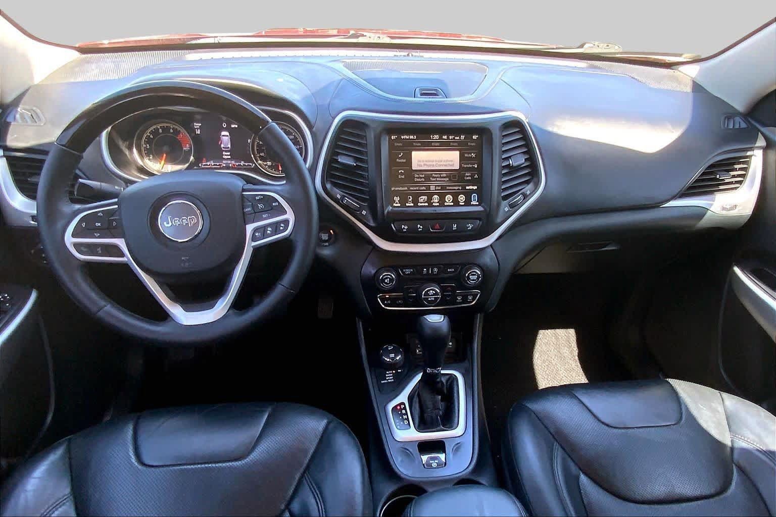 Used 2017 Jeep Cherokee Overland w/ Technology Group AWD/4WD image 16