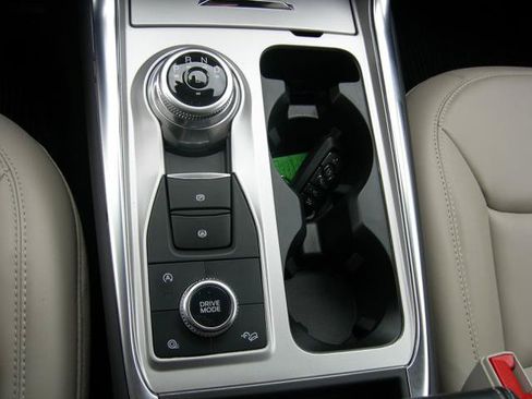 Used 2023 Ford Explorer XLT w/ Equipment Group 202A AWD/4WD image 15
