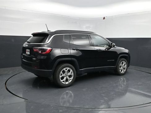 Used 2024 Jeep Compass Latitude AWD/4WD image 8