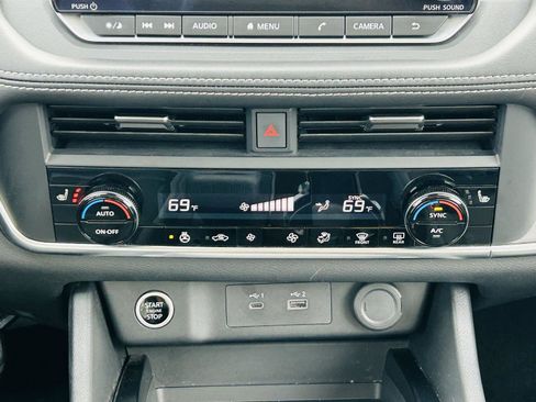 Used 2023 Nissan Rogue SV w/ SV Premium B Package image 22