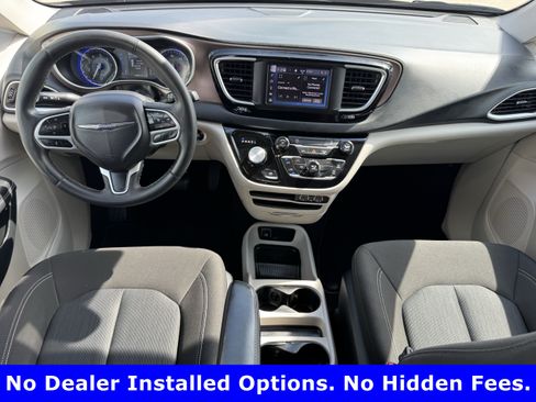 Used 2023 Chrysler Voyager LX FWD image 9