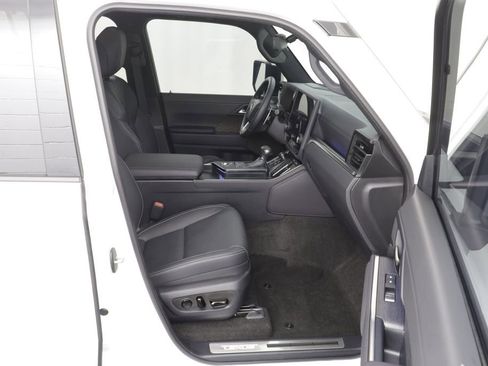 Used 2026 Lexus GX 550 w/ Accessory Package (2T) AWD/4WD image 23