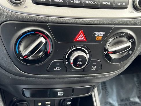 Used 2021 Hyundai Accent SE FWD image 23