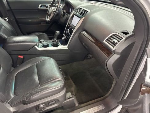 Used 2013 Ford Explorer Limited image 24