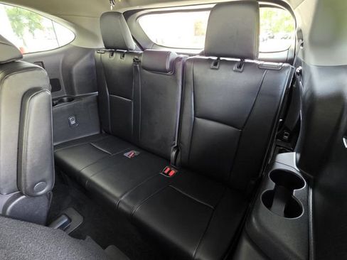 Used 2023 Toyota Highlander XLE FWD image 16