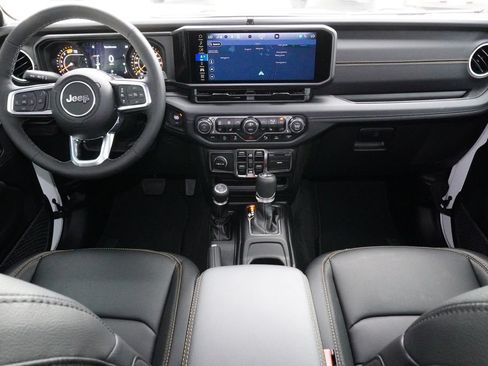 New 2025 Jeep Wrangler Unlimited Sahara AWD/4WD image 9
