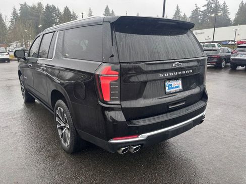 Used 2025 Chevrolet Suburban High Country image 7