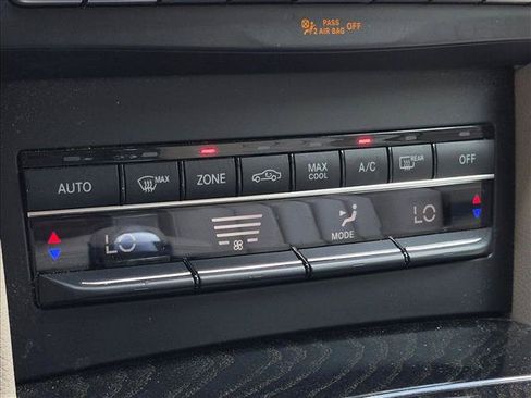 Used 2015 Mercedes-Benz E 400 Sedan image 9