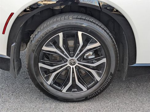 Used 2025 Toyota Crown Signia image 10