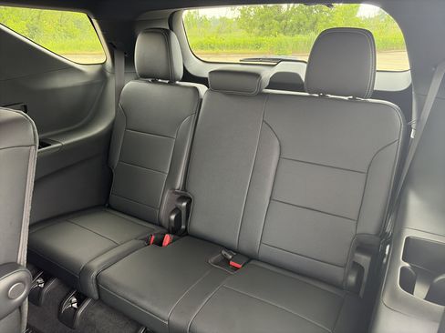 Used 2026 Chevrolet Traverse LT w/ Midnight/Sport Edition AWD/4WD image 13
