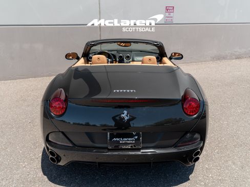 Used 2014 Ferrari California RWD image 33