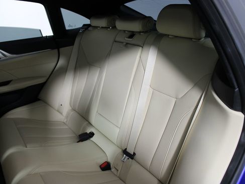 Used 2022 BMW i4 eDrive40 w/ M Sport Package image 24