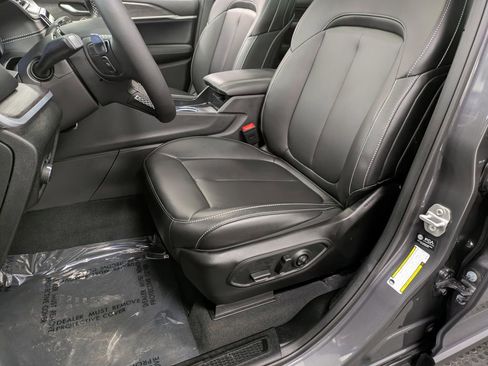 Used 2025 Jeep Grand Cherokee L Limited w/ Black Appearance Package AWD/4WD image 10