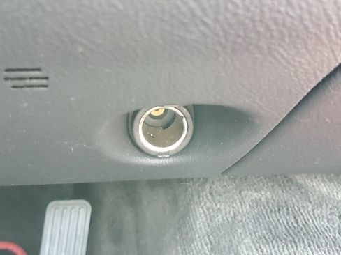 Used 2005 Chevrolet SSR image 21