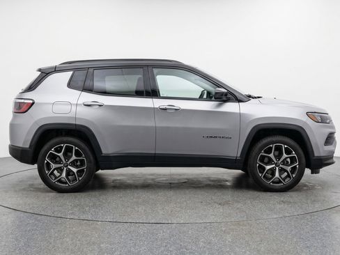 Used 2025 Jeep Compass Limited AWD/4WD image 11