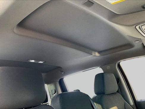 Used 2021 Chevrolet Silverado 1500 Custom AWD/4WD image 27