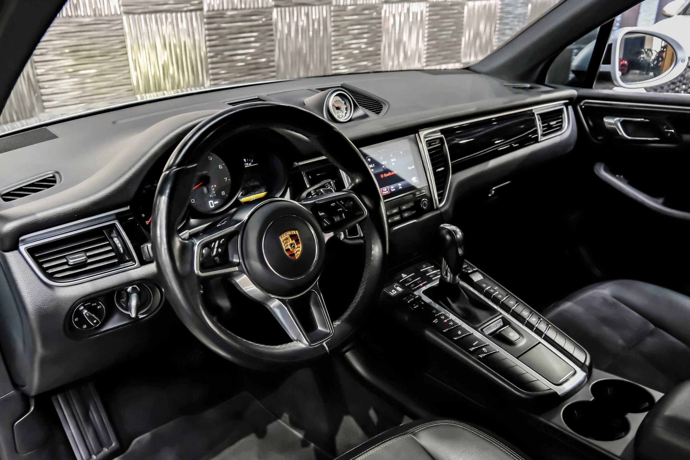 Used 2017 Porsche Macan S AWD/4WD image 3