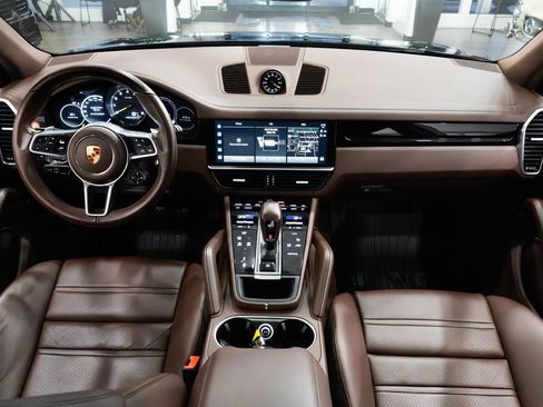 Used 2023 Porsche Cayenne image 9