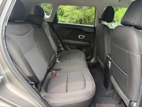 Used 2018 Kia Soul + FWD image 21