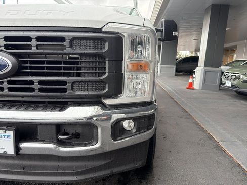 New 2026 Ford F250 XL w/ XL Chrome Package image 4