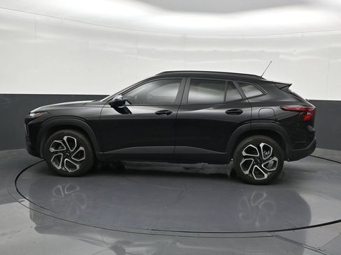 Used 2025 Chevrolet Trax RS w/ Sunroof Package FWD image 2