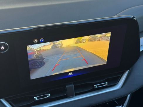 Used 2025 Chevrolet Equinox LT image 17