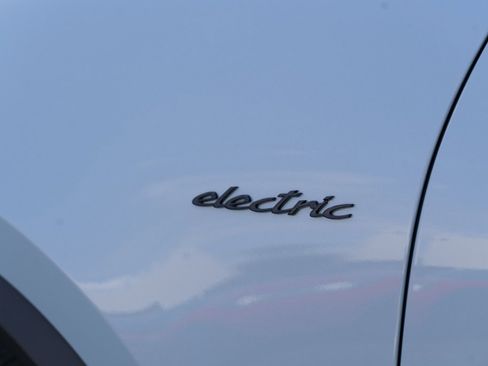 Used 2025 Porsche Macan 4S Electric image 53