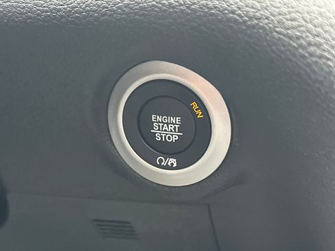 New 2026 Chrysler Pacifica Select image 23