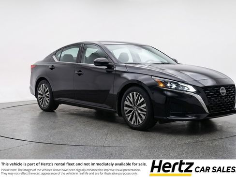 Used 2025 Nissan Altima 2.5 SV FWD image 1