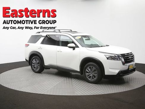 Used 2024 Nissan Pathfinder SV w/ SV Premium Package AWD/4WD image 53