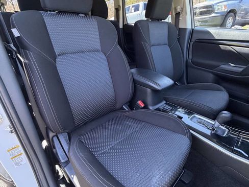 Used 2020 Mitsubishi Outlander ES image 34