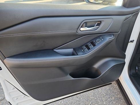 Certified 2025 Nissan Rogue SL image 13