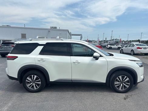 Used 2023 Nissan Pathfinder SL AWD/4WD image 4