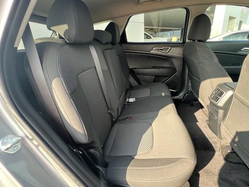 Used 2023 Kia Sportage LX AWD/4WD image 17