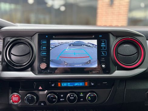 Used 2016 Toyota Tacoma TRD Off-Road image 18