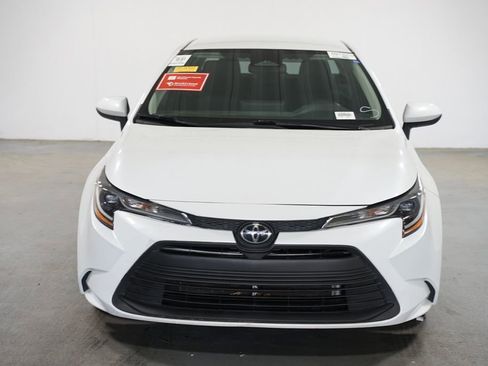 Used 2023 Toyota Corolla LE FWD image 2